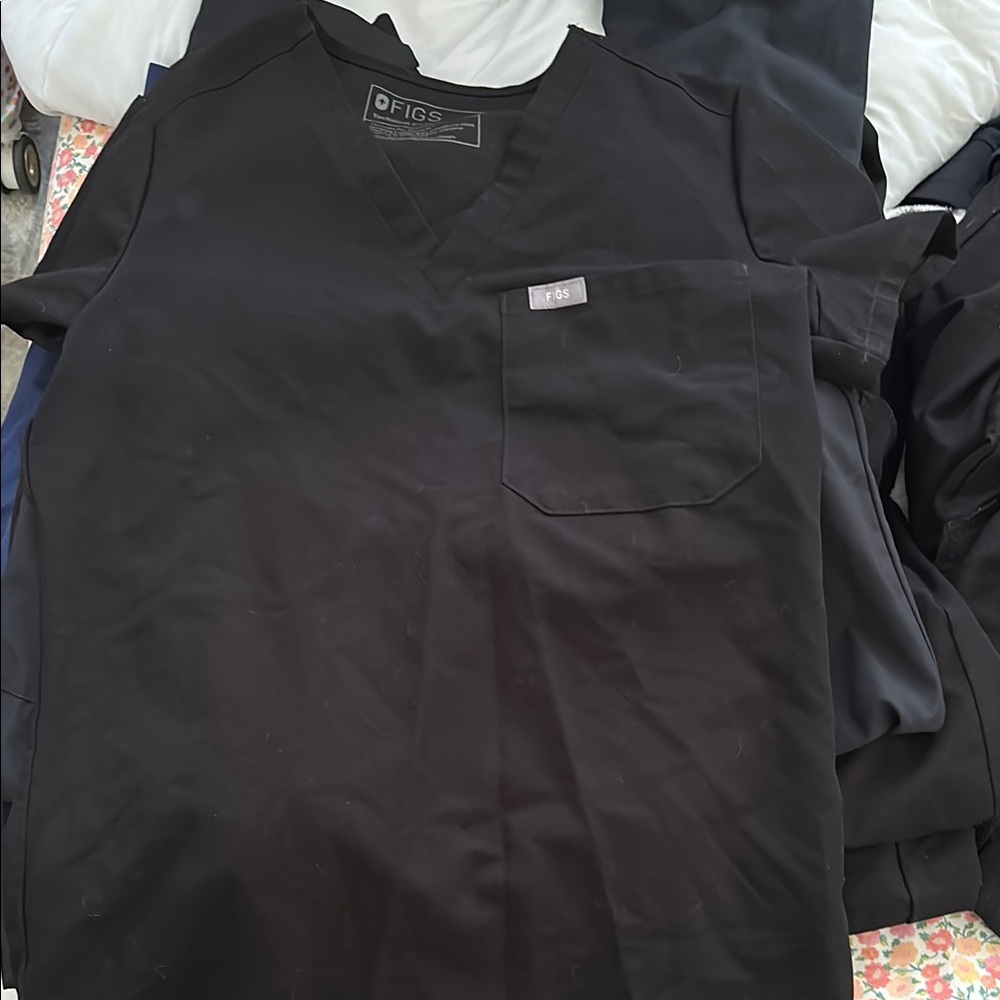 Figs Classic Black V-Neck Scrub Top